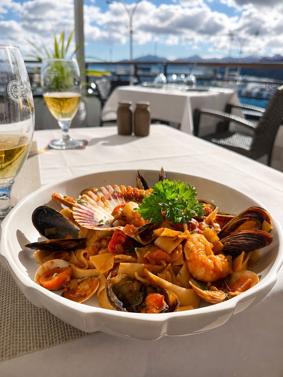 Pasta marinera en la terraza — Bellagio Lanzarote